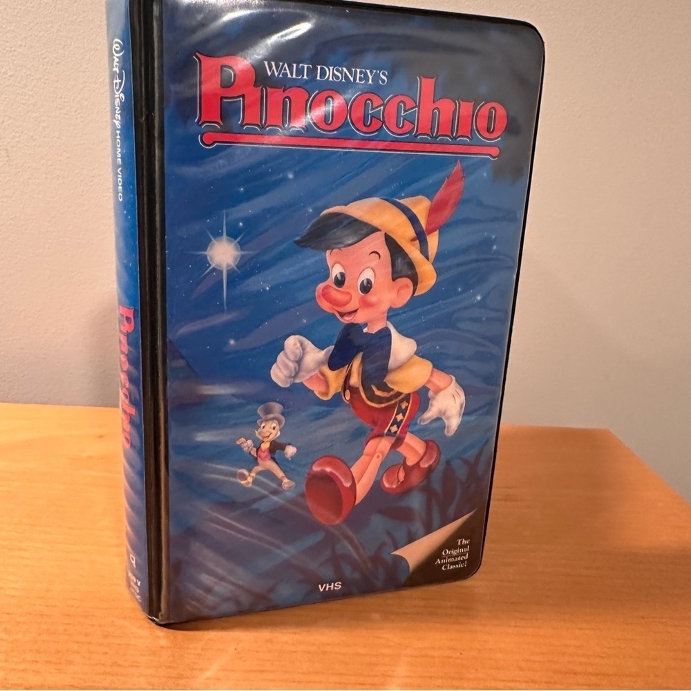 VHS tape of Walt Disney's "Pinocchio." In Black. Black Diamond Classics EUC